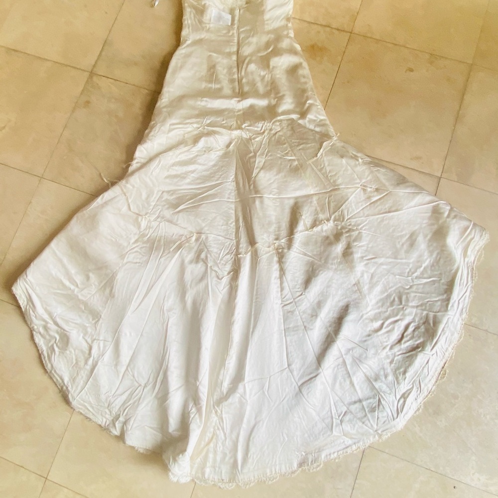 Monique Lhuillier Wedding Gown Dress - Picture 13 of 14